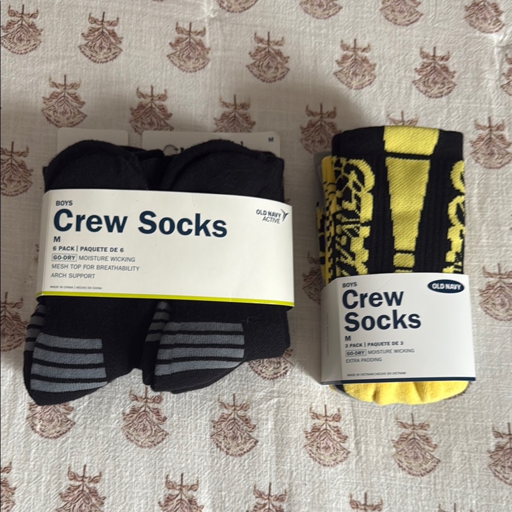 Old Navy Athletic Socks Black and Yellow Crew